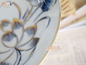 Đĩa tròn men trắng hoa Sen tràm cổ vẽ vàng 24k, đường kính 18cm