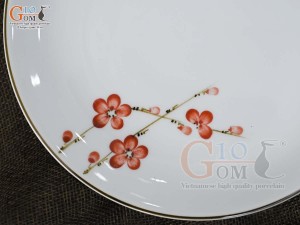 Đĩa tròn men trắng vẽ hoa Đào đỏ, đường kính 14cm
