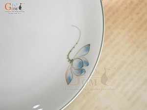 Đĩa tròn men trắng vẽ hoa Sen xanh, đường kính 24cm