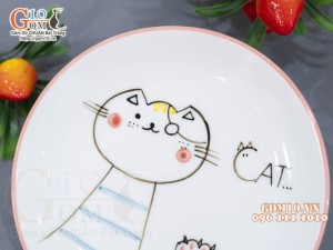 Đĩa tròn men trắng vẽ mèo chỉ hồng, 16cm