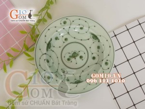 Đĩa tròn sâu lòng men cổ vẽ hoa sắt, đường kính 20cm