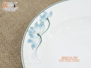 Đĩa tròn sâu lòng men trắng vẽ Sen xanh, đường kính 22cm