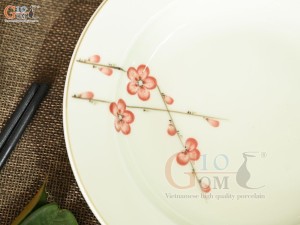 Đĩa tròn sâu men kem vẽ hoa Đào đỏ, đường kính 18cm