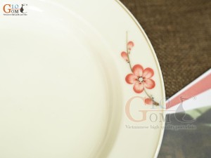 Đĩa tròn sâu men kem vẽ hoa Đào đỏ, đường kính 18cm