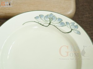 Đĩa tròn sâu men kem vẽ hoa Sen xanh, đường kính 18cm