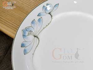 Đĩa tròn sâu men trắng vẽ hoa Sen xanh, đường kính 20cm