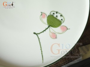 Đĩa tròn thành cao men kem vẽ đài Sen, đường kính 17cm