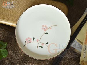Đĩa tròn thành cao men kem vẽ hoa Đào phai, đường kính 17cm