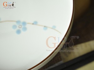 Đĩa tròn thành cao men kem vẽ hoa Đào xanh, đường kính 17cm