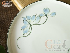 Đĩa tròn thành cao men kem vẽ hoa Sen xanh, đường kính 17cm