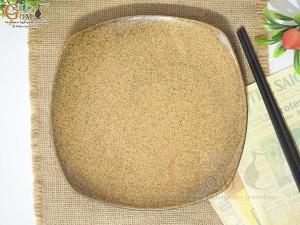 Đĩa vuông ảo men gốm vàng, kích thước 21cm 