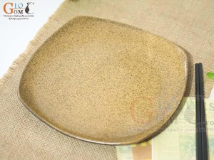 Đĩa vuông ảo men gốm vàng, kích thước 21cm 