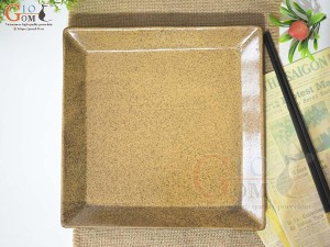 Đĩa vuông cao thành men gốm vàng, kích thước 24x24cm