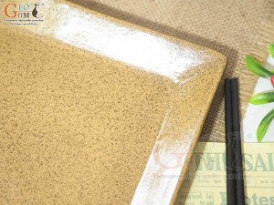 Đĩa vuông cao thành men gốm vàng, kích thước 24x24cm