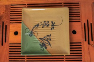 Đĩa vuông chuồn chuồn sen 23cm