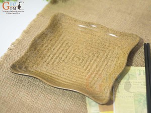 Đĩa vuông lượn men gốm vàng, 17cm