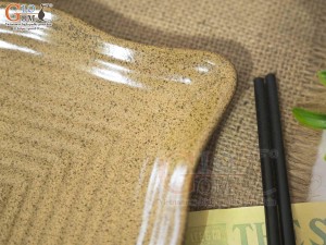 Đĩa vuông lượn men gốm vàng, 17cm