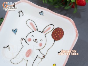 Đĩa vuông lượn men trắng vẽ thỏ chỉ hồng, 18cm