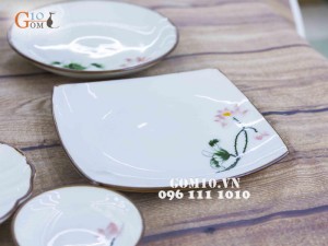 Đĩa vuông men kem họa tiết Sen hồng 20cm