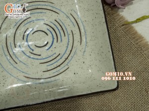 Đĩa vuông men kem tấm kẻ chỉ, 19cm