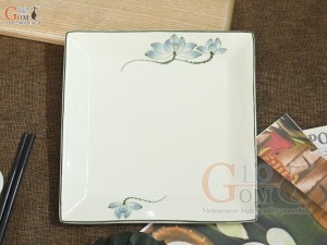 Đĩa vuông men kem vẽ hoa sen xanh, kích thước 20x20cm