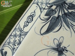 Đĩa vuông men rạn cổ họa tiết chuồn khoai 20cm