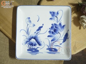 Đĩa vuông men trắng vẽ hoa sen tràm, 20cm