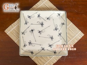 Đĩa vuông vát thành xanh đồng vẽ Chuồn kim, 22cm