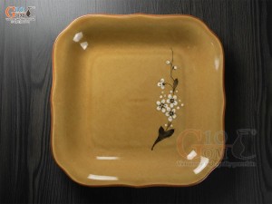 Đĩa vuông miệng lượn men hoàng thổ vẽ hoa Đào, 20cm