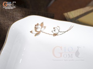 Đĩa vuông sâu lòng men trắng hoa Sen kẻ viền vàng 24k, 18cm