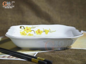 Đĩa vuông sâu lòng men trắng vẽ hoa Mai vàng, 18cm