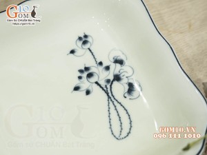 Đĩa vuông sâu men kem vẽ hoa Sen đen, 20cm