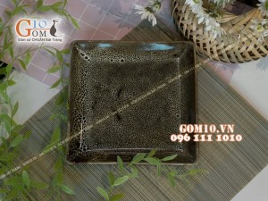 Đĩa vuông vênh men gấm vàng, cạnh 19cm
