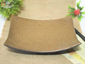 Đĩa vuông vênh men gốm vàng, kích thước 21x21cm