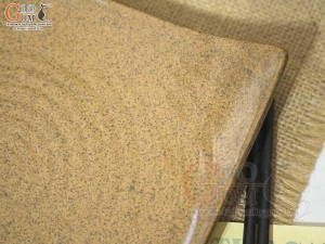 Đĩa vuông vênh men gốm vàng, kích thước 21x21cm
