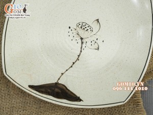 Đĩa vuông vênh men kem tấm vẽ hoa Sen, 18cm