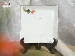 Đĩa vuông vênh men kem vẽ Chuồn Sen 25cm