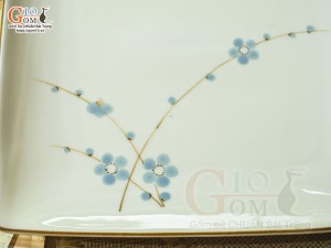 Đĩa vuông vênh men kem vẽ hoa Đào xanh, 20cm