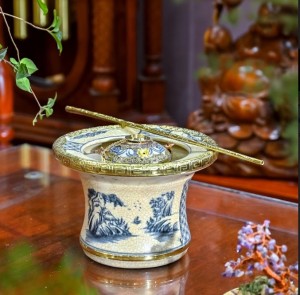 Điếu bát dáng cao men rạn cổ bọc đồng cảnh sơn thuỷ