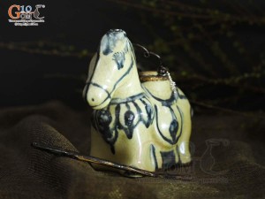 Điếu con giống dáng ngựa men rạn cổ, cao 12cm