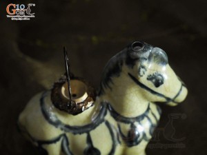 Điếu con giống dáng ngựa men rạn cổ, cao 12cm