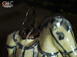 Điếu con giống dáng ngựa men rạn cổ, cao 12cm