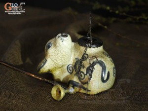 Điếu con giống dáng Trâu men rạn cổ, cao 9cm