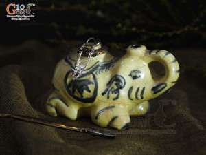 Điếu con giống dáng Voi men rạn cổ, cao 9cm