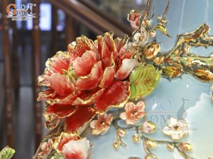 Đôi bảo bình men loang xanh đắp nổi Kim Kê Đại Cát vẽ vàng 24k, cao 85cm