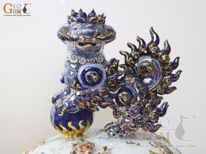 Đôi chóe men lam đắp nổi tứ cảnh Công Đào Phú Quý 60L, vẽ vàng 24k