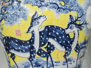 Đôi chóe men màu vẽ Tùng Lộc tràm cổ nền vàng, 30L