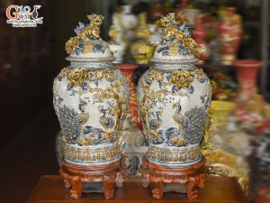 Đôi chóe men rạn đắp nổi Công Đào Phú Quý, 30L