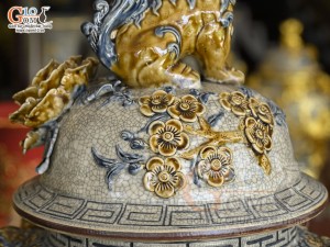 Đôi chóe men rạn đắp nổi Công Đào Phú Quý, 30L