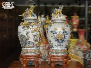 Đôi chóe men rạn đắp nổi Công Đào Phú Quý, 30L